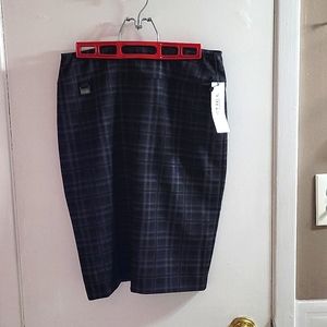 Nwt  Grey black with burgundy plaid skirt